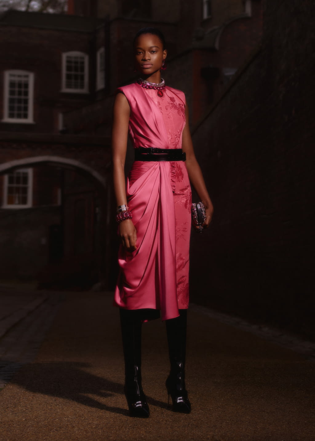 Fashion Week London Pre-Fall 2019 look 3 from the Alexander McQueen collection womenswear