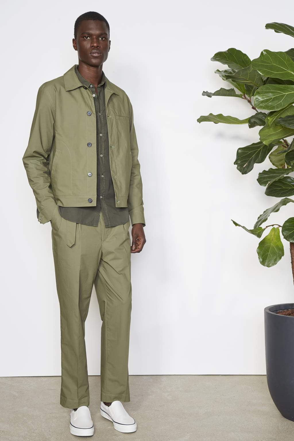 Fashion Week Paris Spring/Summer 2021 look 4 from the Officine Générale collection menswear