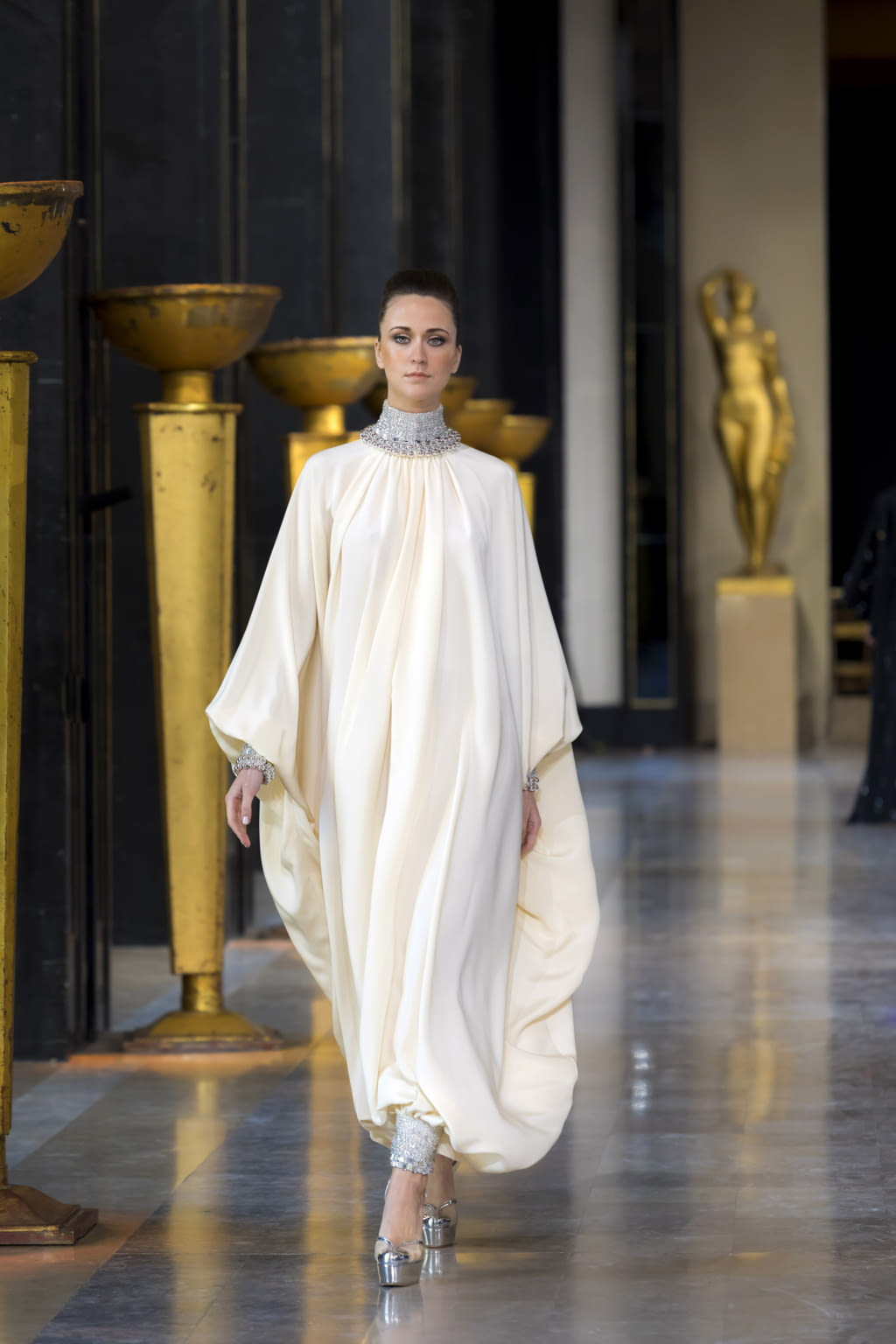 Fashion Week Paris Spring/Summer 2020 look 4 from the Stephane Rolland collection couture