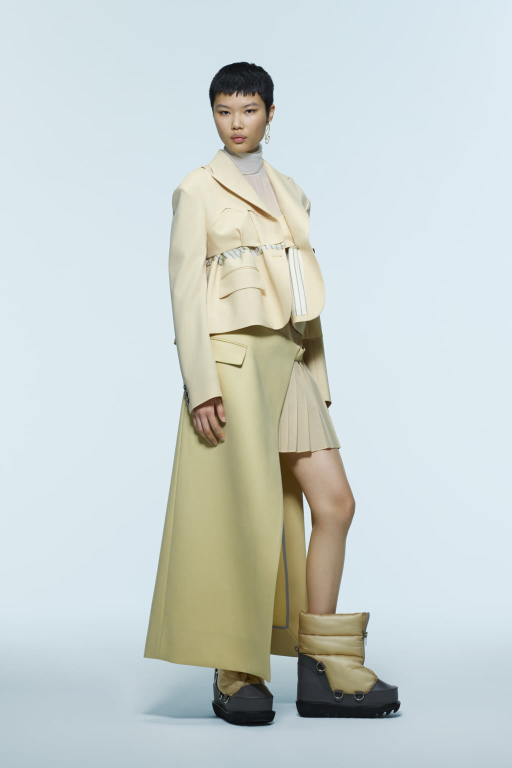 Fashion Week Paris Pre-Fall 2022 look 4 from the Sacai collection 女装