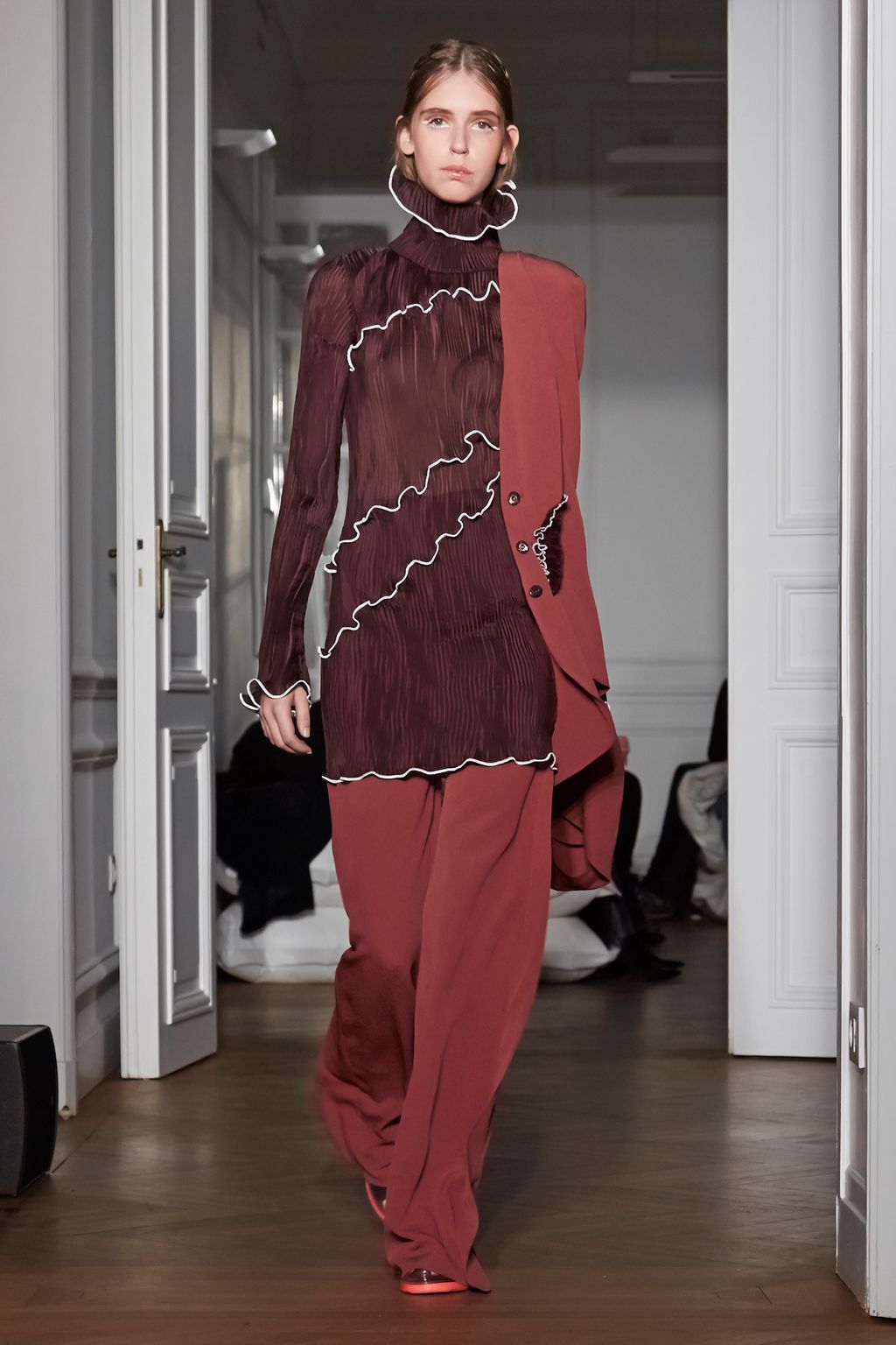 Fashion Week Paris Fall/Winter 2016 look 4 from the Peet Dullaert collection 女装