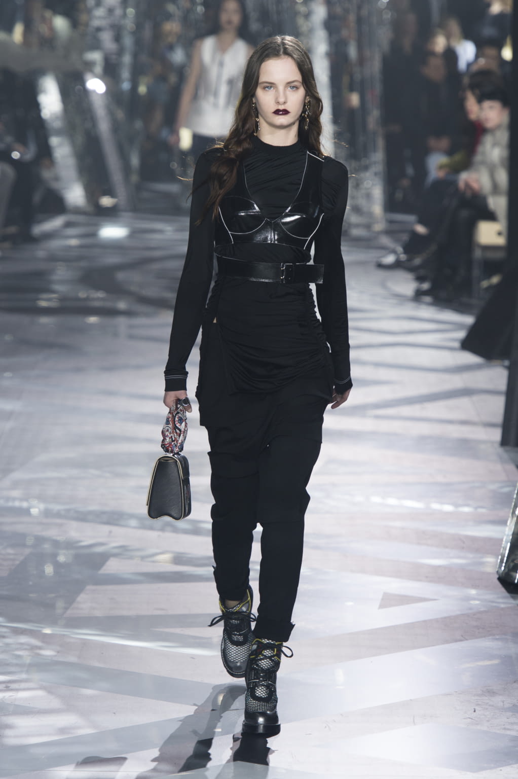 Fashion Week Paris Fall/Winter 2016 look 40 from the Louis Vuitton collection 女装