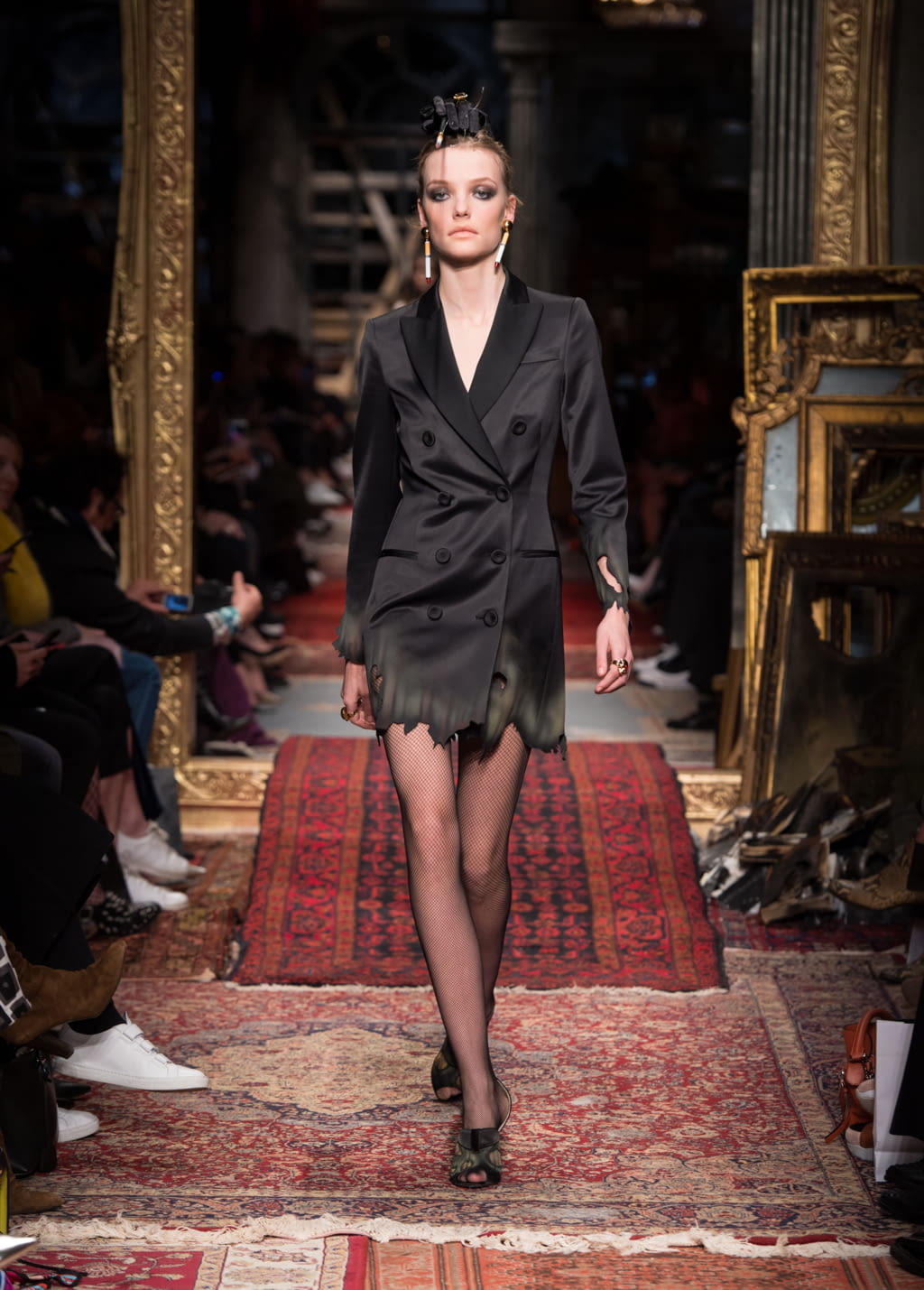 Fashion Week Milan Fall/Winter 2016 look 40 de la collection Moschino womenswear