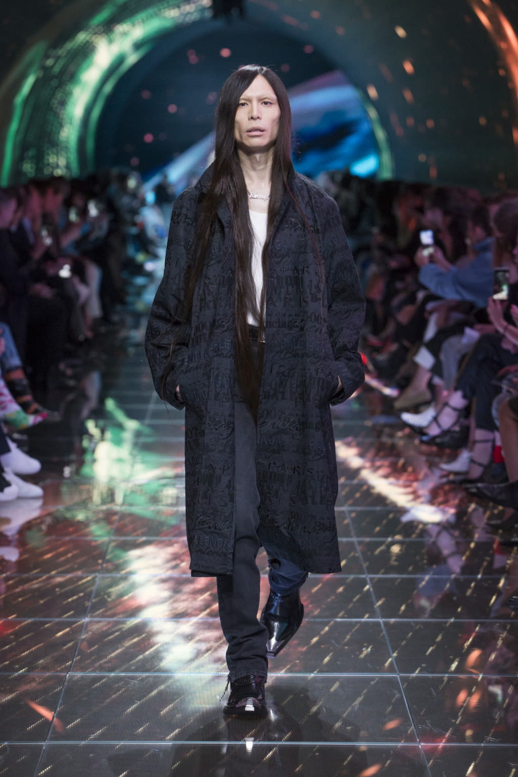 Fashion Week Paris Spring/Summer 2019 look 39 de la collection Balenciaga menswear