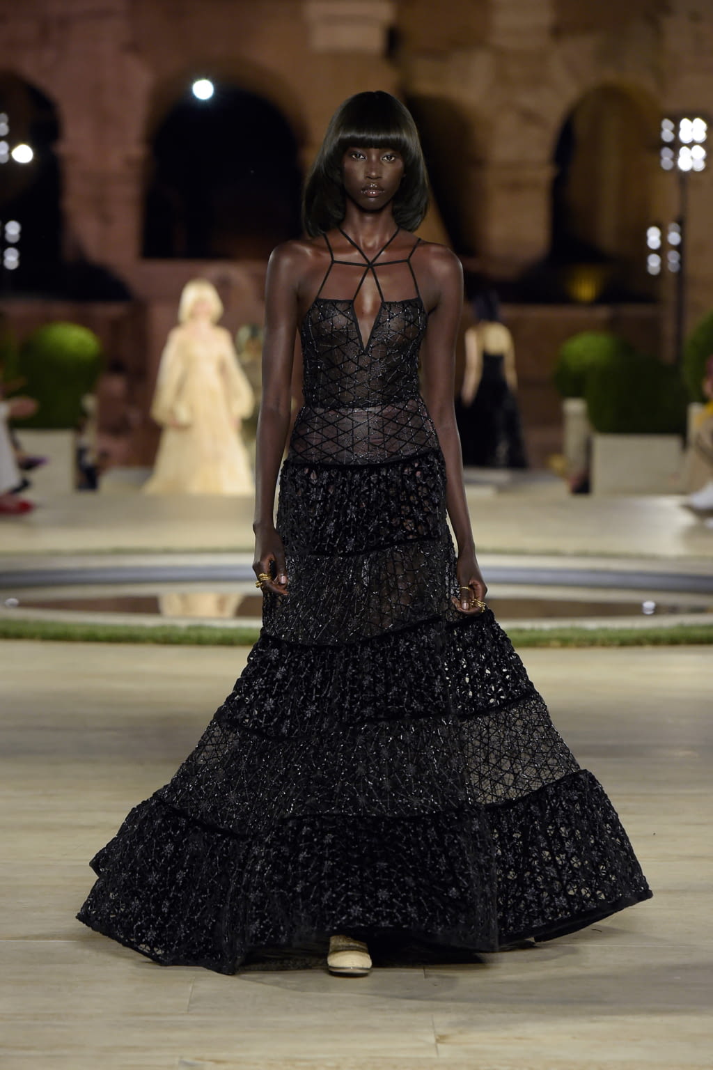 Fashion Week Milan Fall/Winter 2019 look 40 from the Fendi collection couture