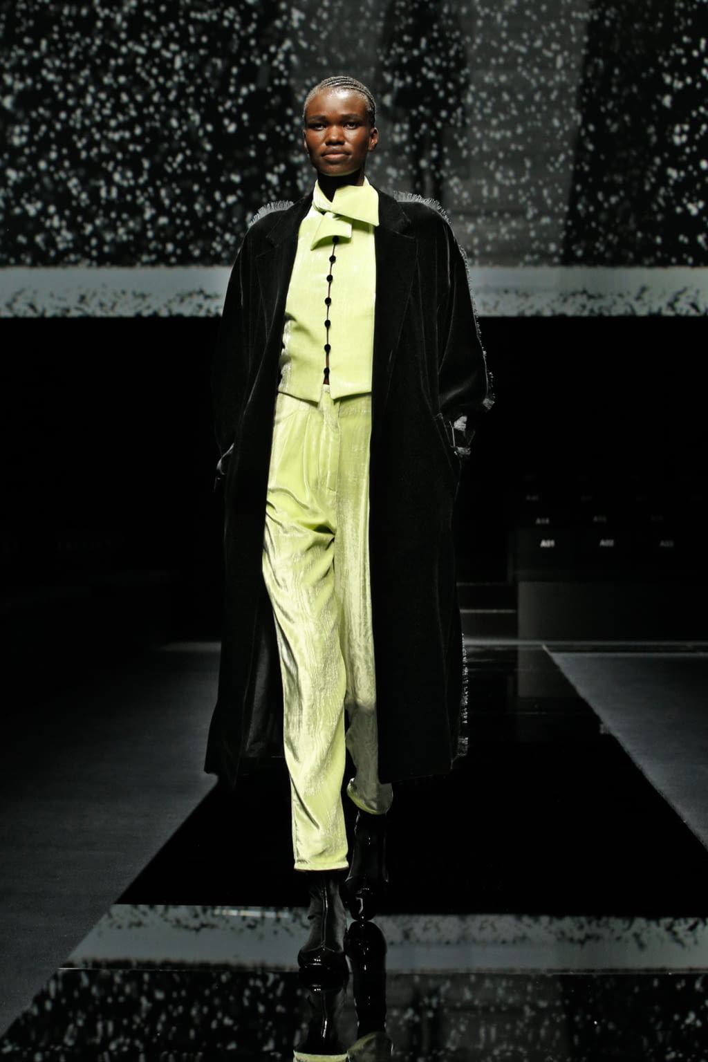 Fashion Week Milan Fall/Winter 2020 look 41 from the Giorgio Armani collection womenswear