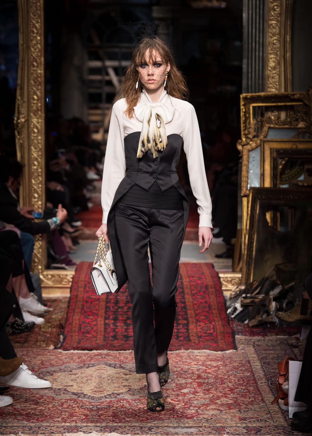Fashion Week Milan Fall/Winter 2016 look 41 de la collection Moschino womenswear