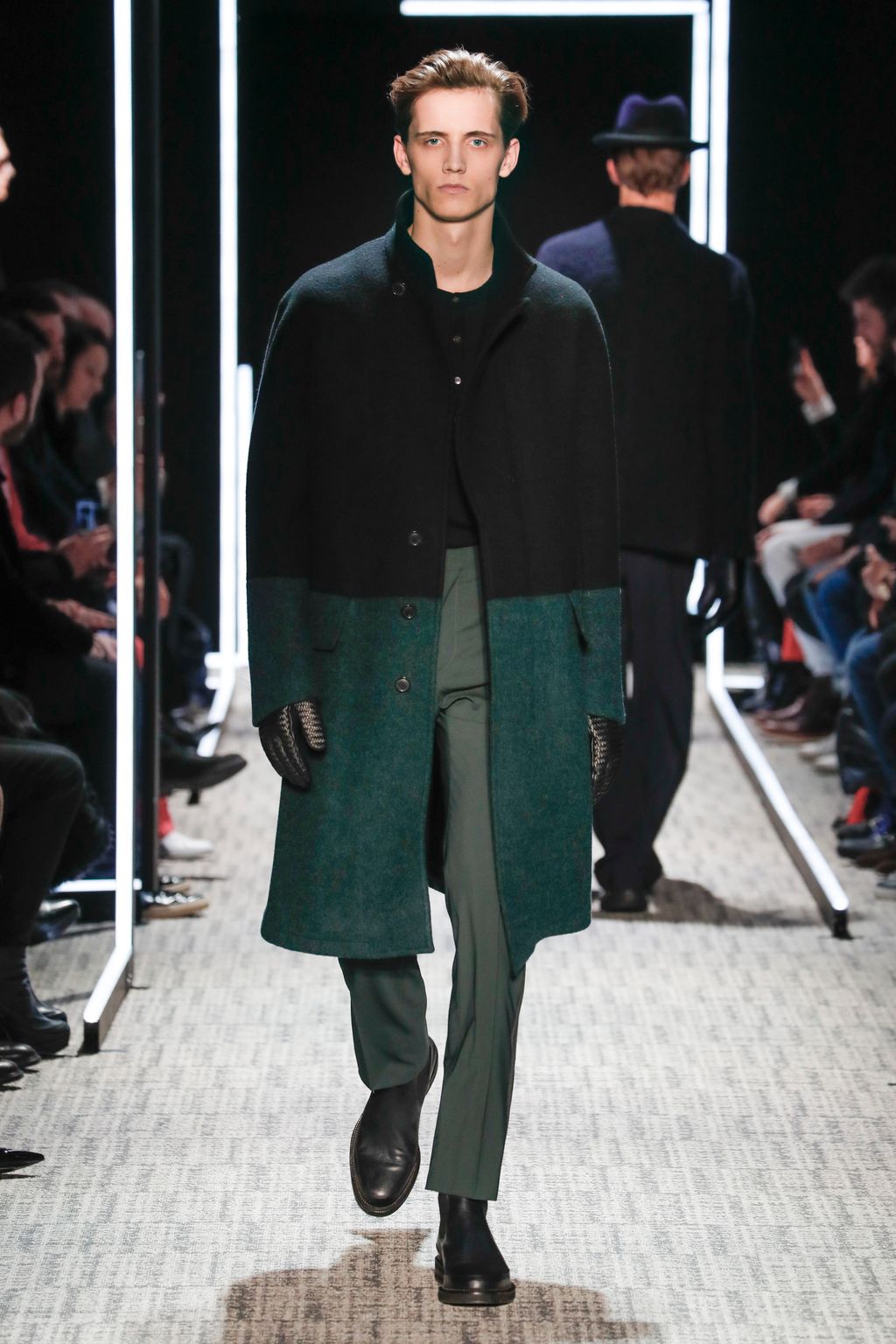 Fashion Week Paris Fall/Winter 2017 look 41 from the Cerruti 1881 collection menswear