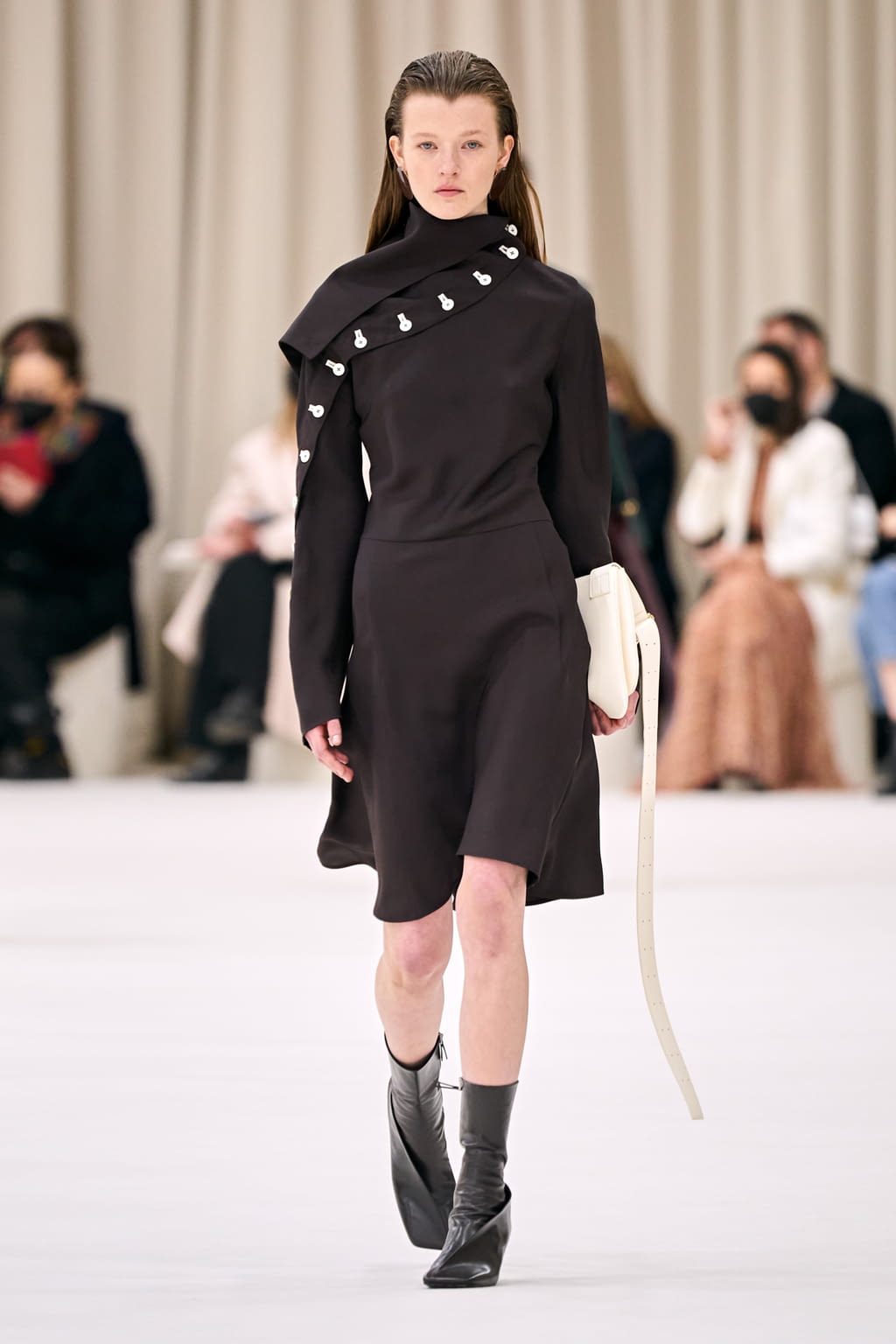 Fashion Week Milan Fall/Winter 2022 look 41 from the Jil Sander collection womenswear