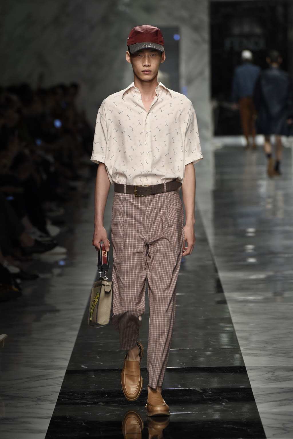 Fashion Week Milan Spring/Summer 2018 look 41 from the Fendi collection 男装