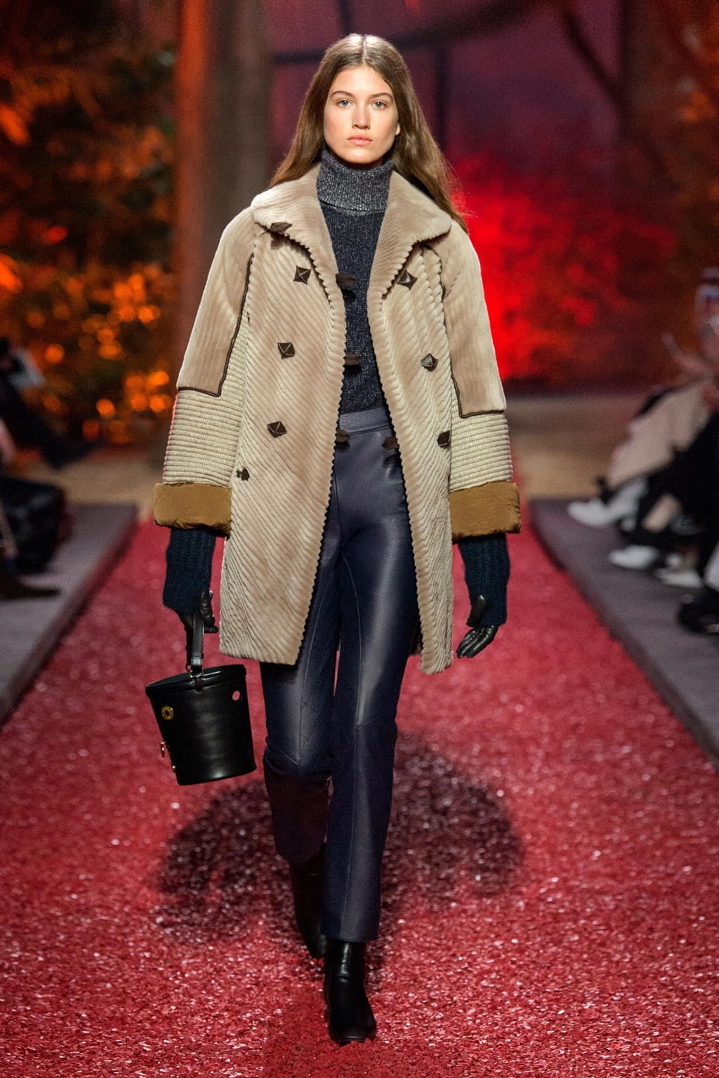 Fashion Week Paris Fall/Winter 2018 look 41 from the Hermès collection 女装