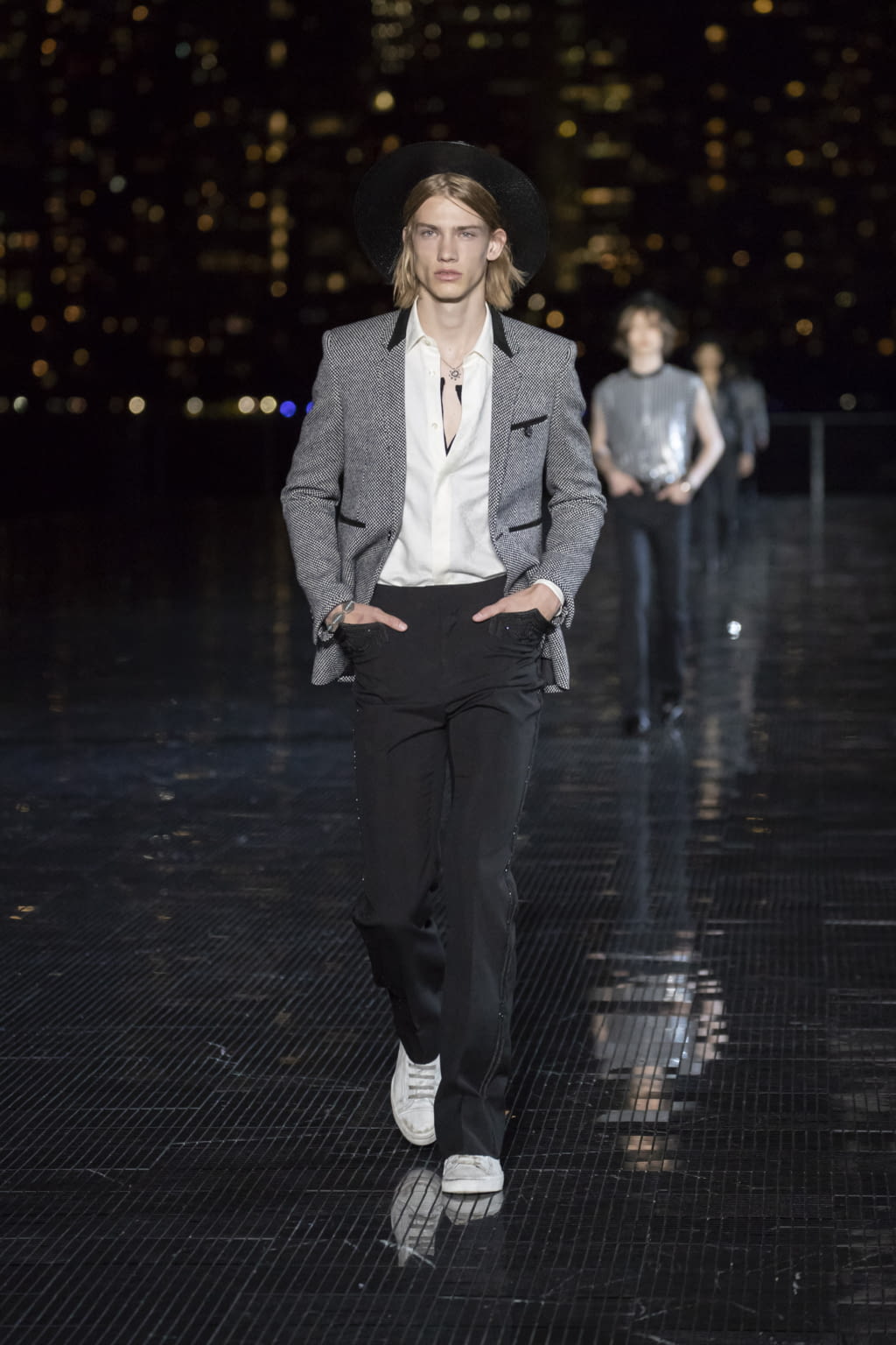 Fashion Week New York Spring/Summer 2019 look 42 from the Saint Laurent collection 男装