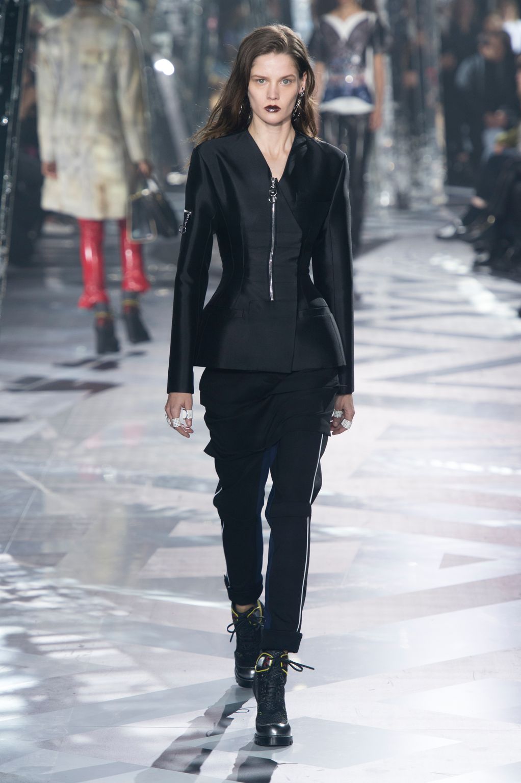 Fashion Week Paris Fall/Winter 2016 look 42 from the Louis Vuitton collection womenswear