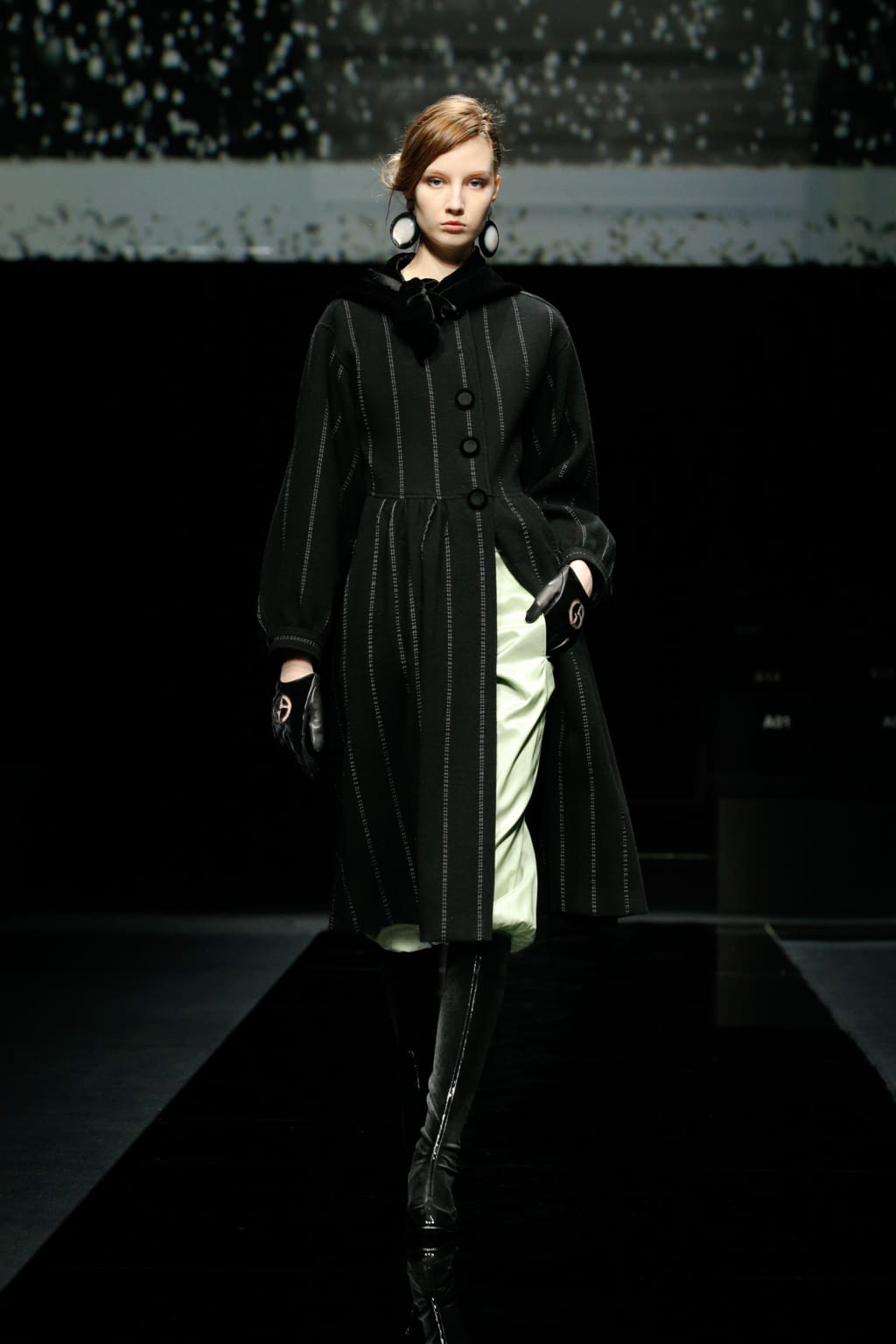 Fashion Week Milan Fall/Winter 2020 look 42 from the Giorgio Armani collection 女装