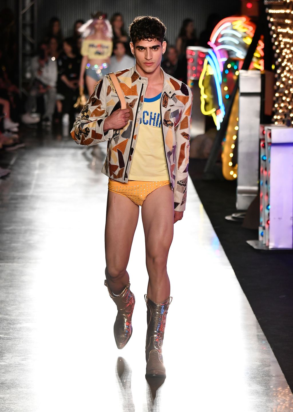 Fashion Week Milan Spring/Summer 2018 look 42 from the Moschino collection menswear