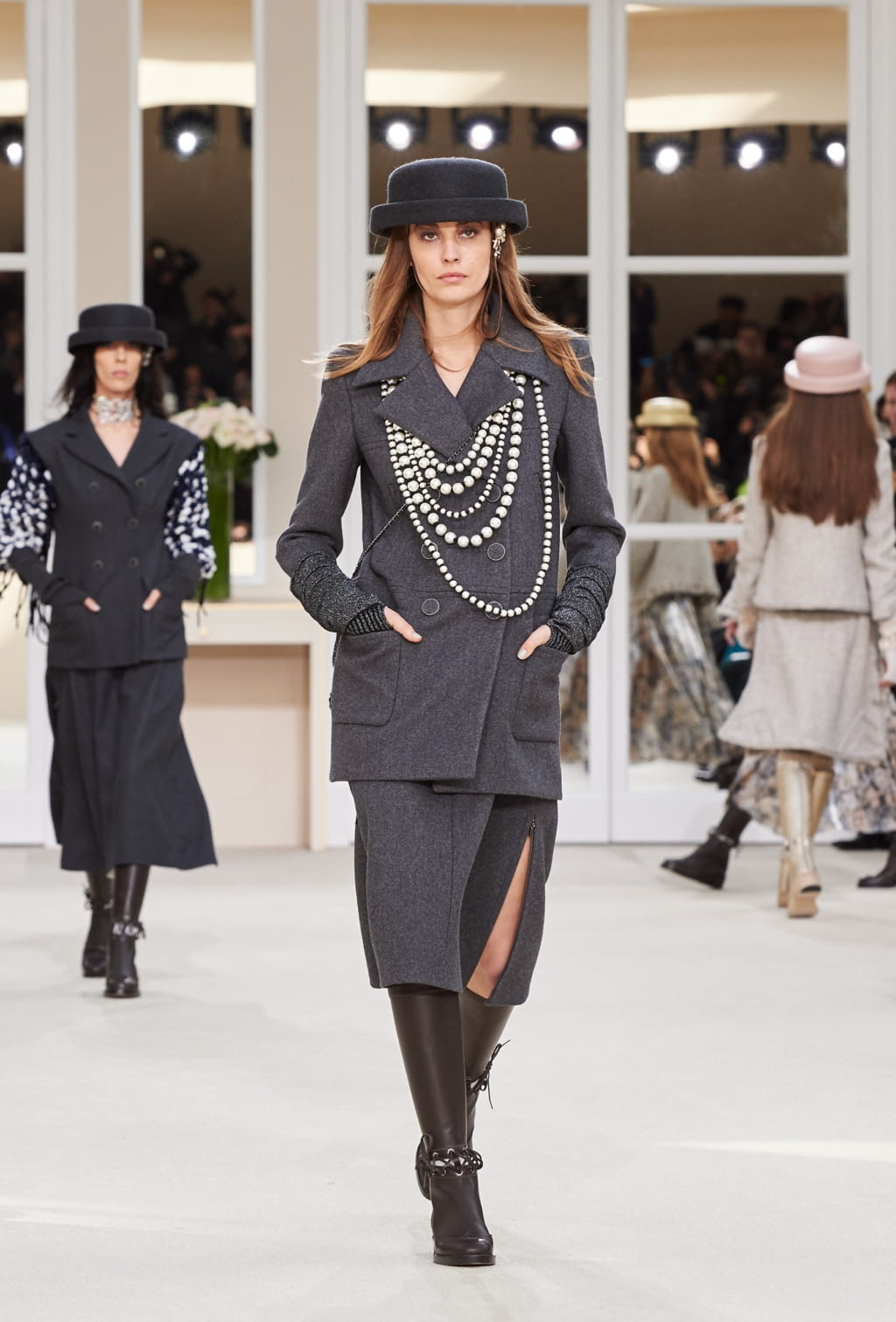 Fashion Week Paris Fall/Winter 2016 look 42 from the Chanel collection womenswear