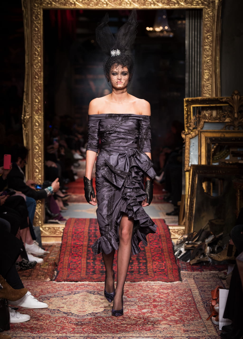 Fashion Week Milan Fall/Winter 2016 look 42 de la collection Moschino womenswear