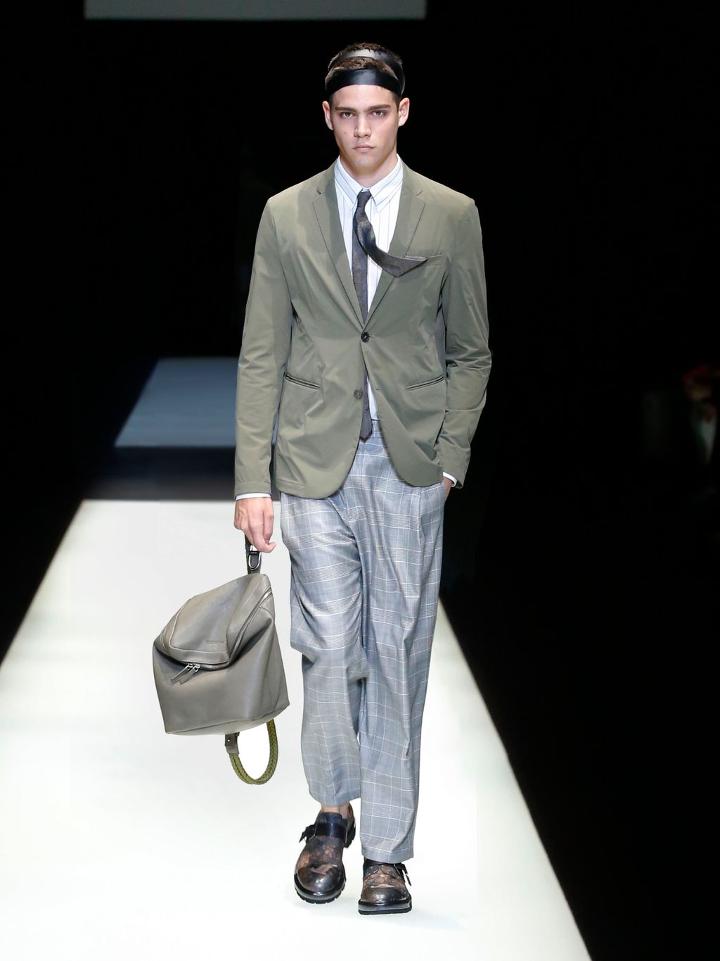 Fashion Week Milan Spring/Summer 2018 look 42 from the Emporio Armani collection 男装