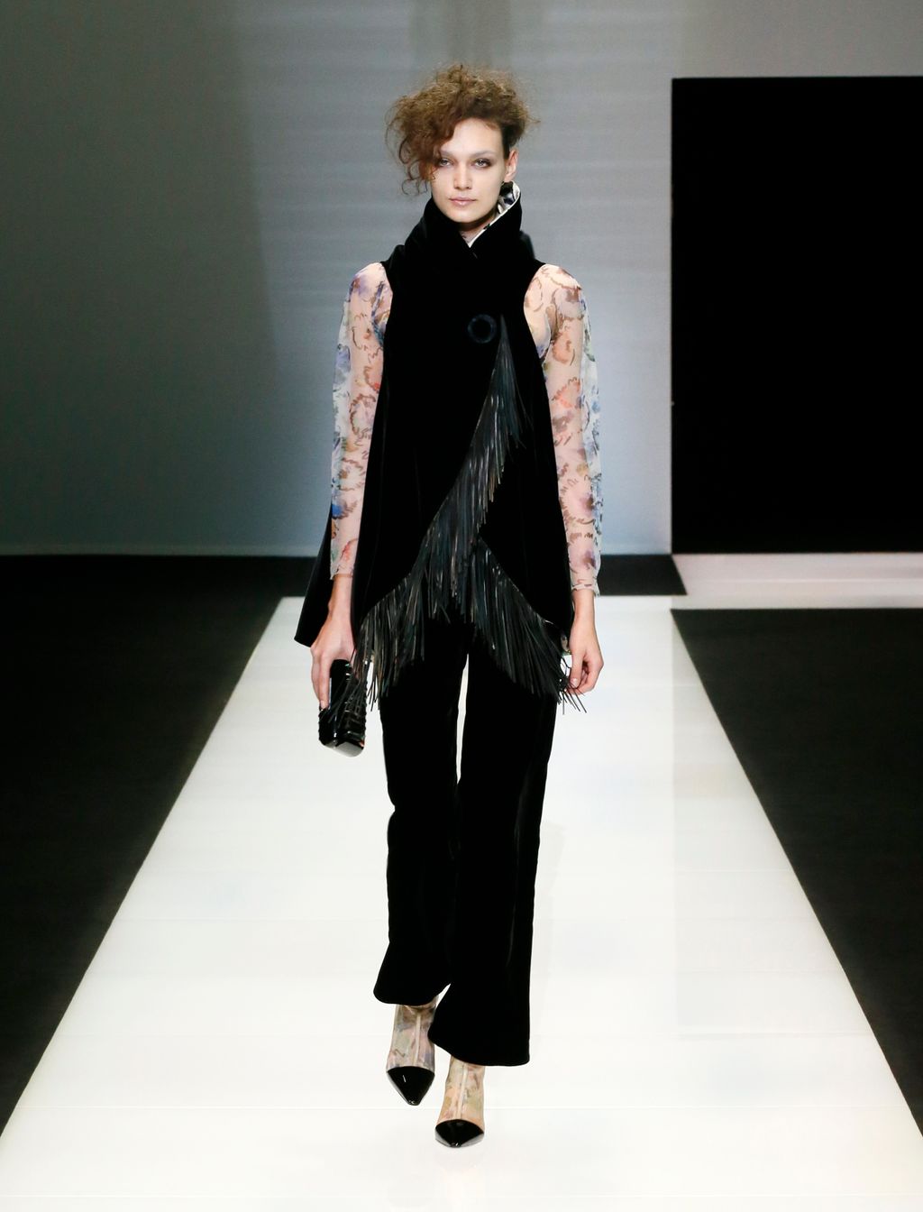 Fashion Week Milan Fall/Winter 2016 look 42 from the Giorgio Armani collection womenswear