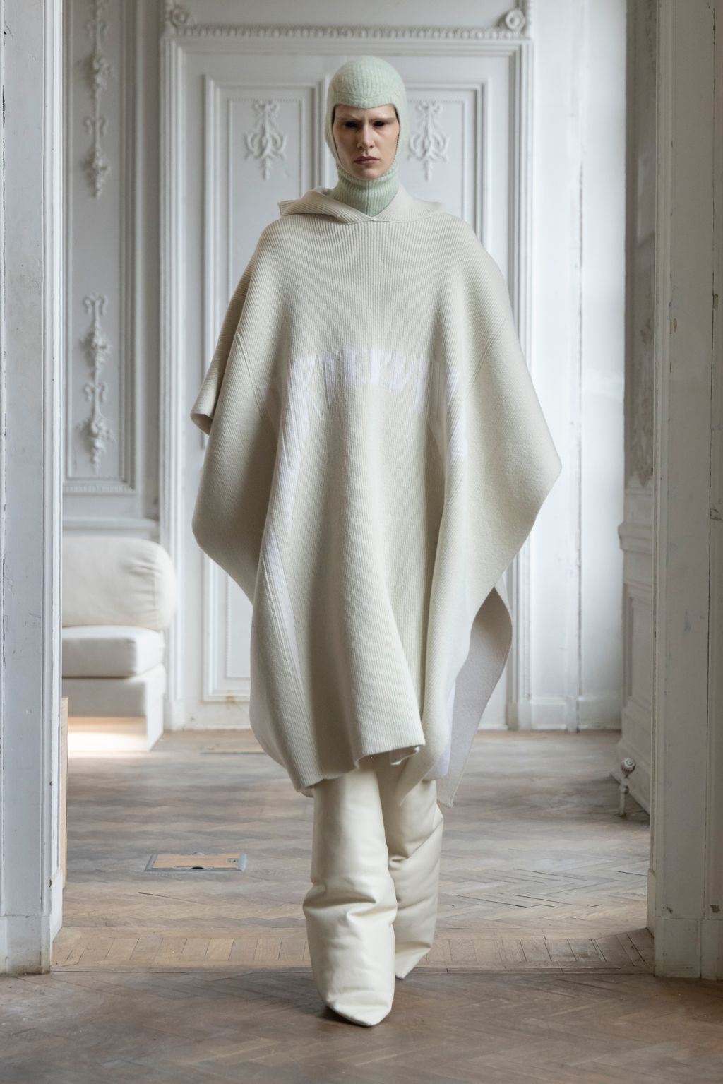 Fashion Week Paris Fall/Winter 2024 look 44 from the Rick Owens collection 女装