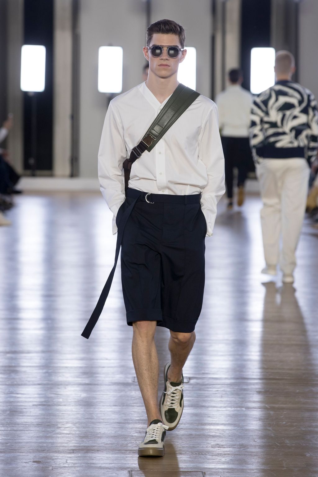 Fashion Week Paris Spring/Summer 2018 look 43 from the Cerruti 1881 collection menswear