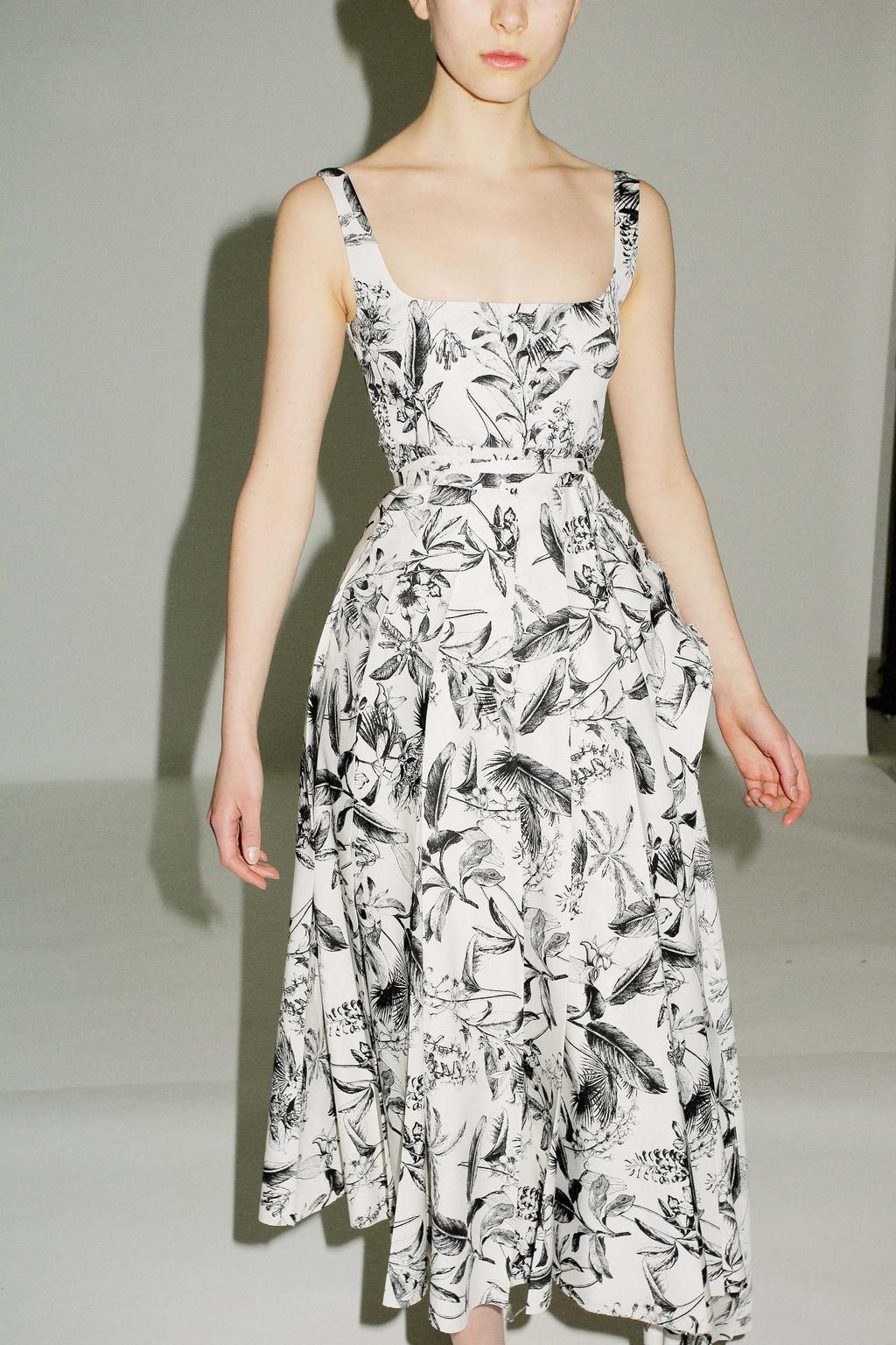 Fashion Week London Pre-Fall 2019 look 44 from the A.W.A.K.E MODE collection womenswear