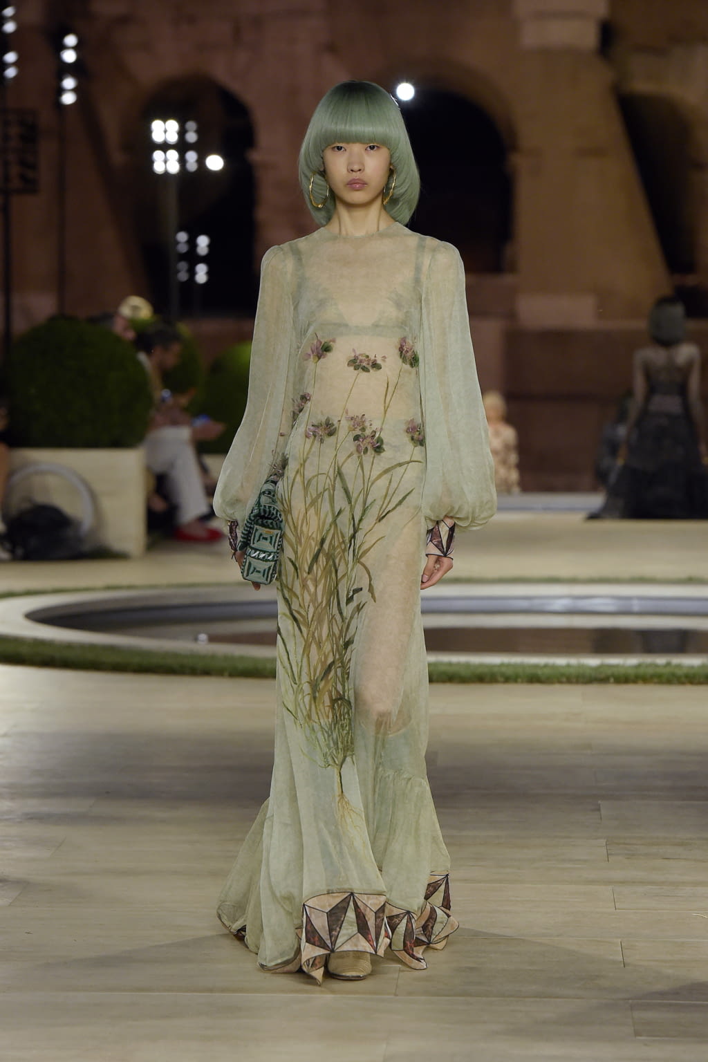 Fashion Week Milan Fall/Winter 2019 look 43 from the Fendi collection couture