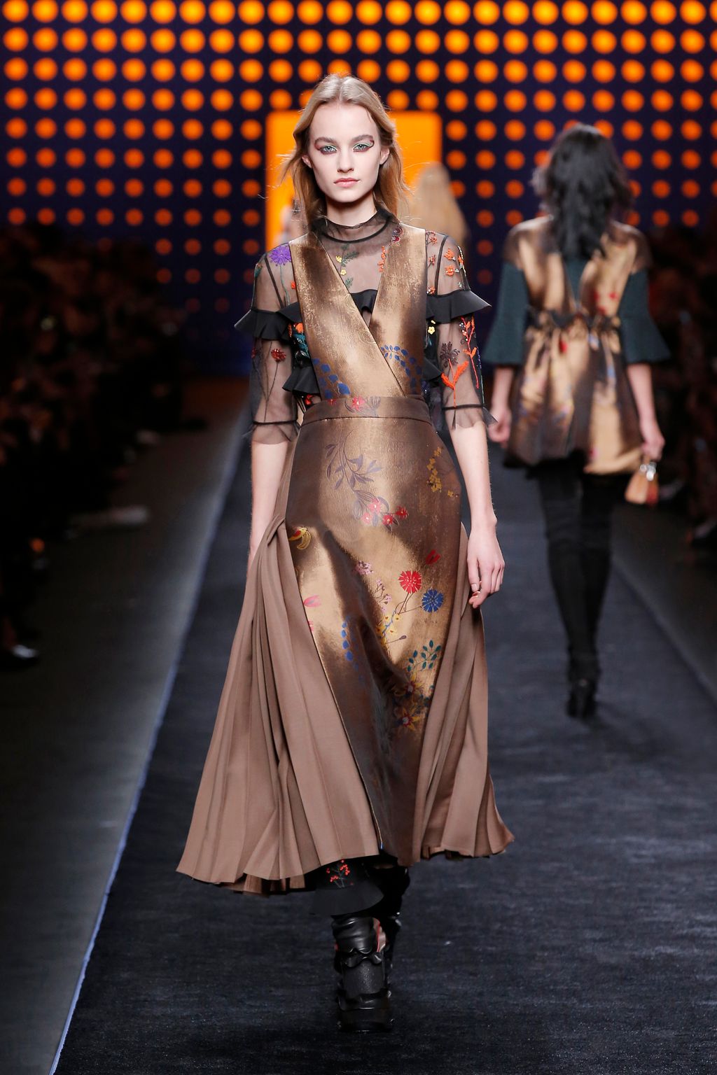 Fashion Week Milan Fall/Winter 2016 look 43 from the Fendi collection womenswear