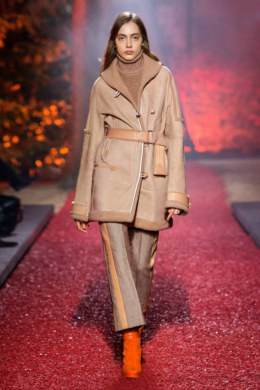 Fashion Week Paris Fall/Winter 2018 look 43 from the Hermès collection womenswear
