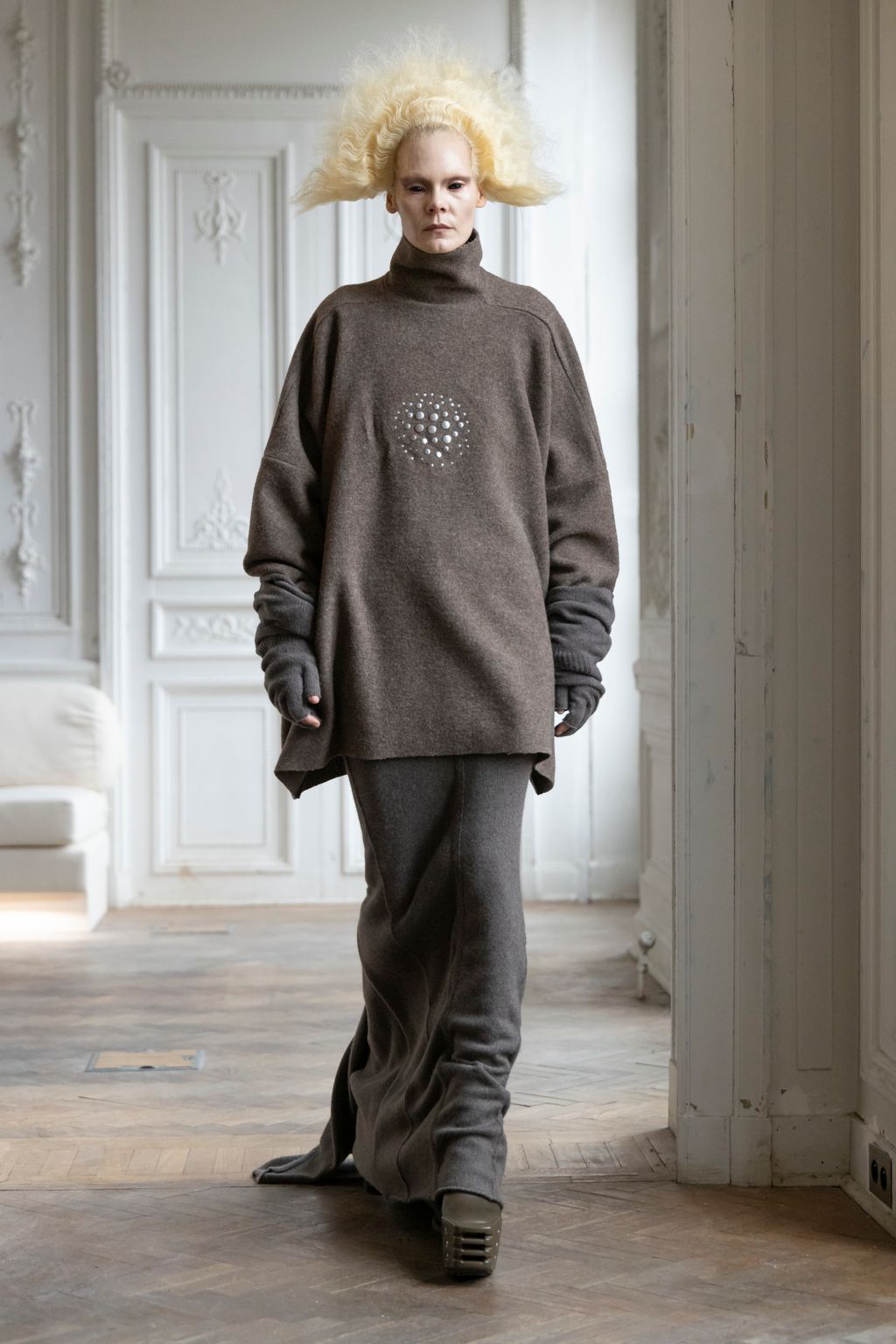Fashion Week Paris Fall/Winter 2024 look 41 from the Rick Owens collection womenswear