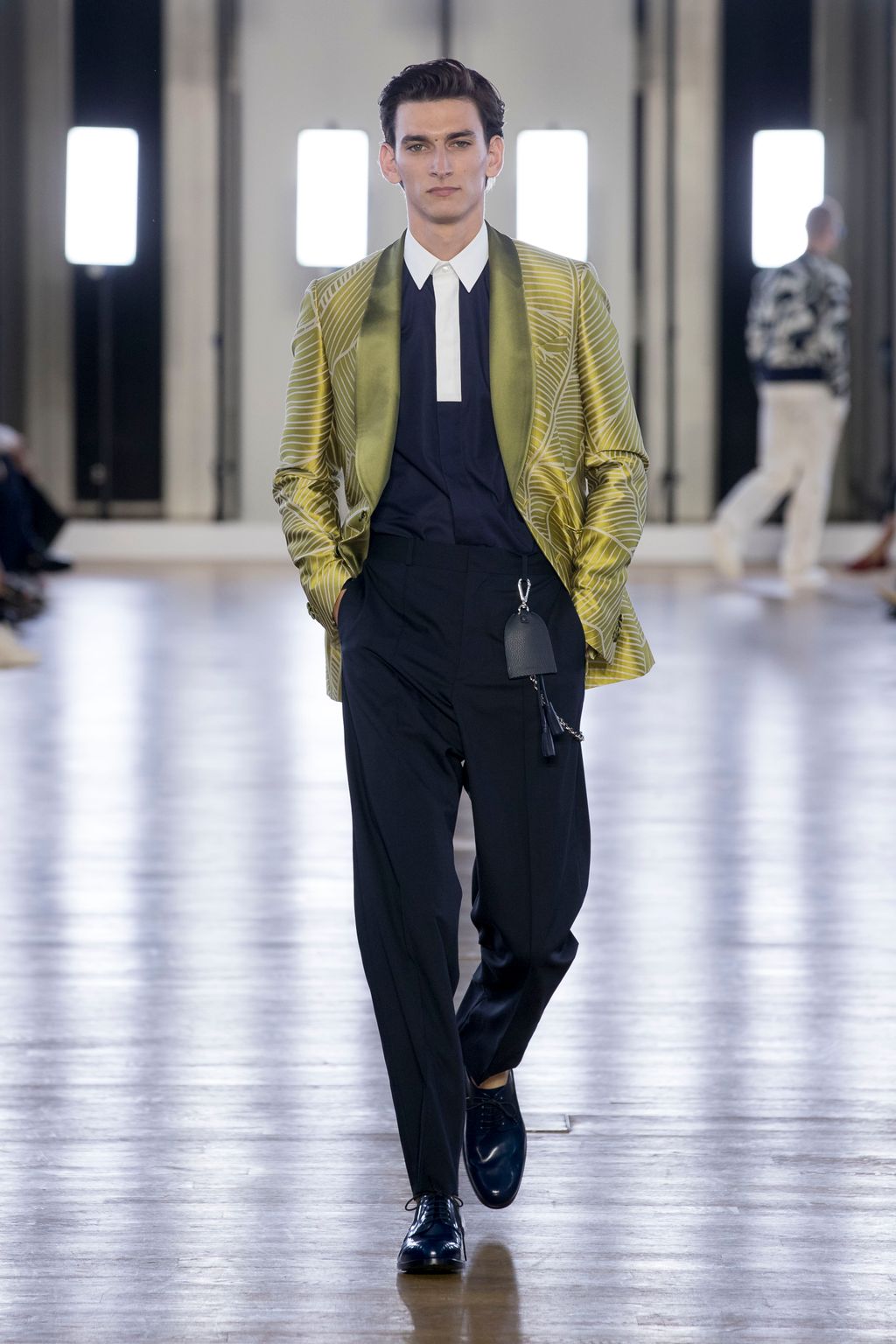 Fashion Week Paris Spring/Summer 2018 look 44 from the Cerruti 1881 collection menswear