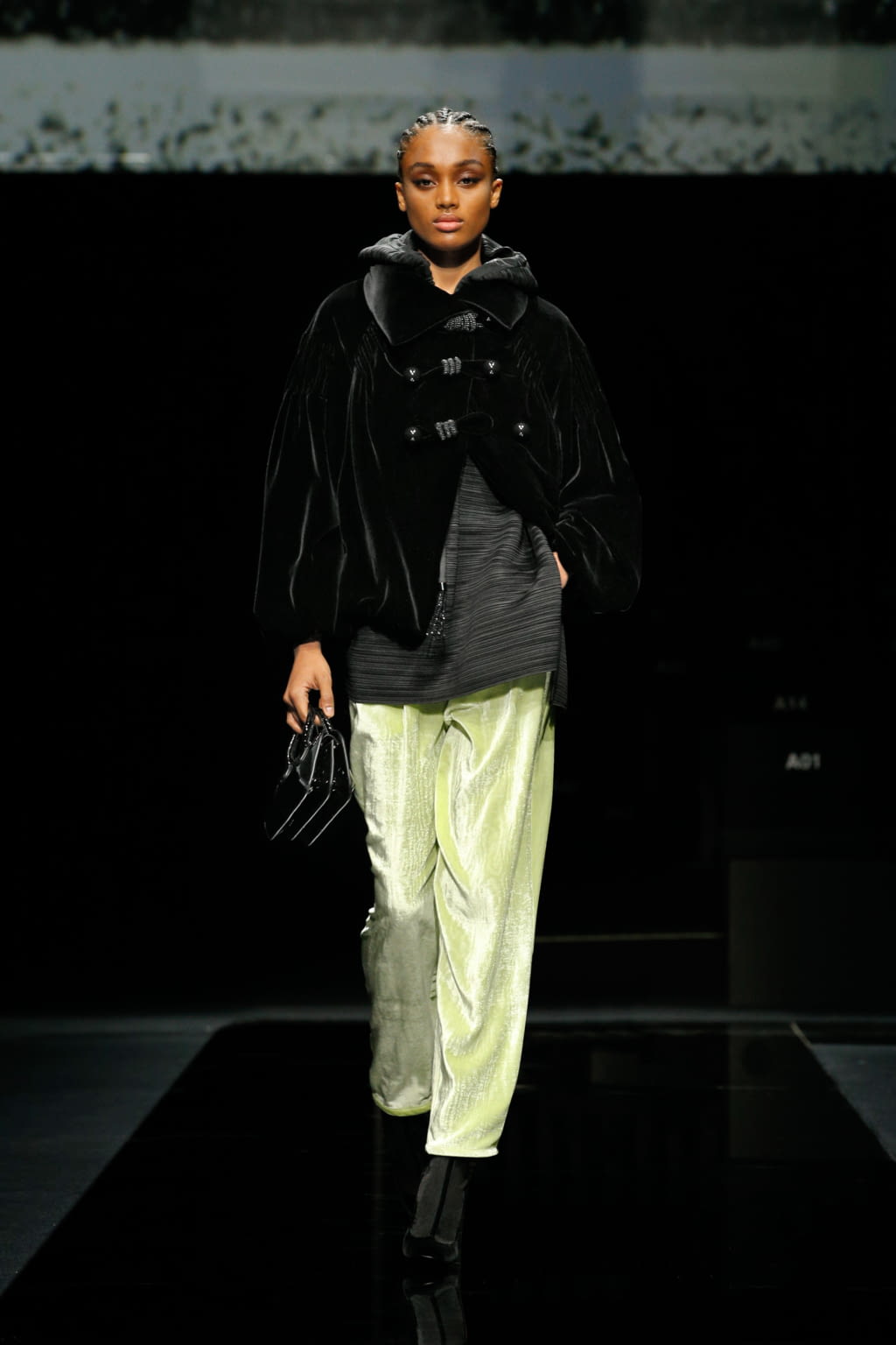 Fashion Week Milan Fall/Winter 2020 look 44 de la collection Giorgio Armani womenswear