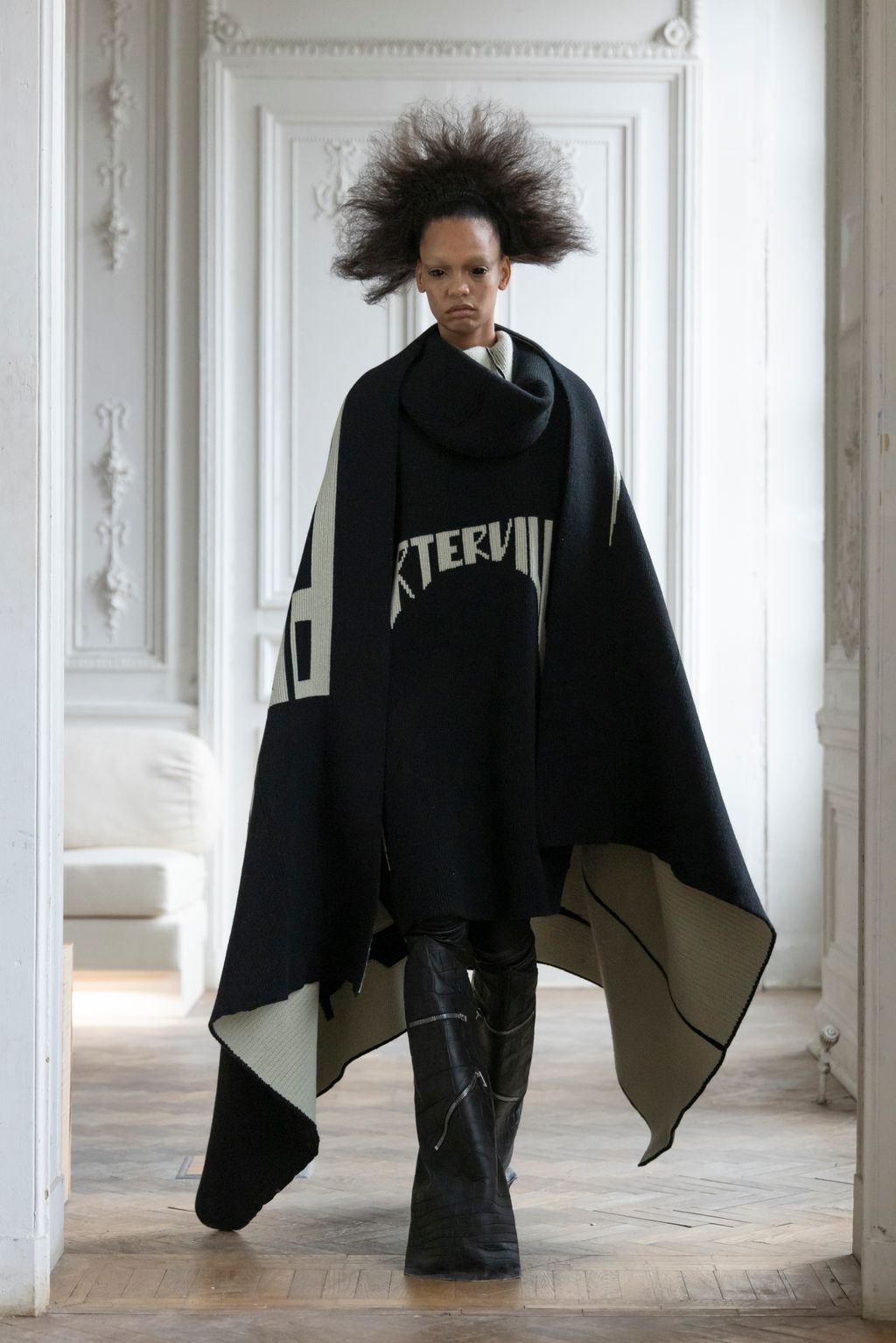 Fashion Week Paris Fall/Winter 2024 look 45 de la collection Rick Owens womenswear