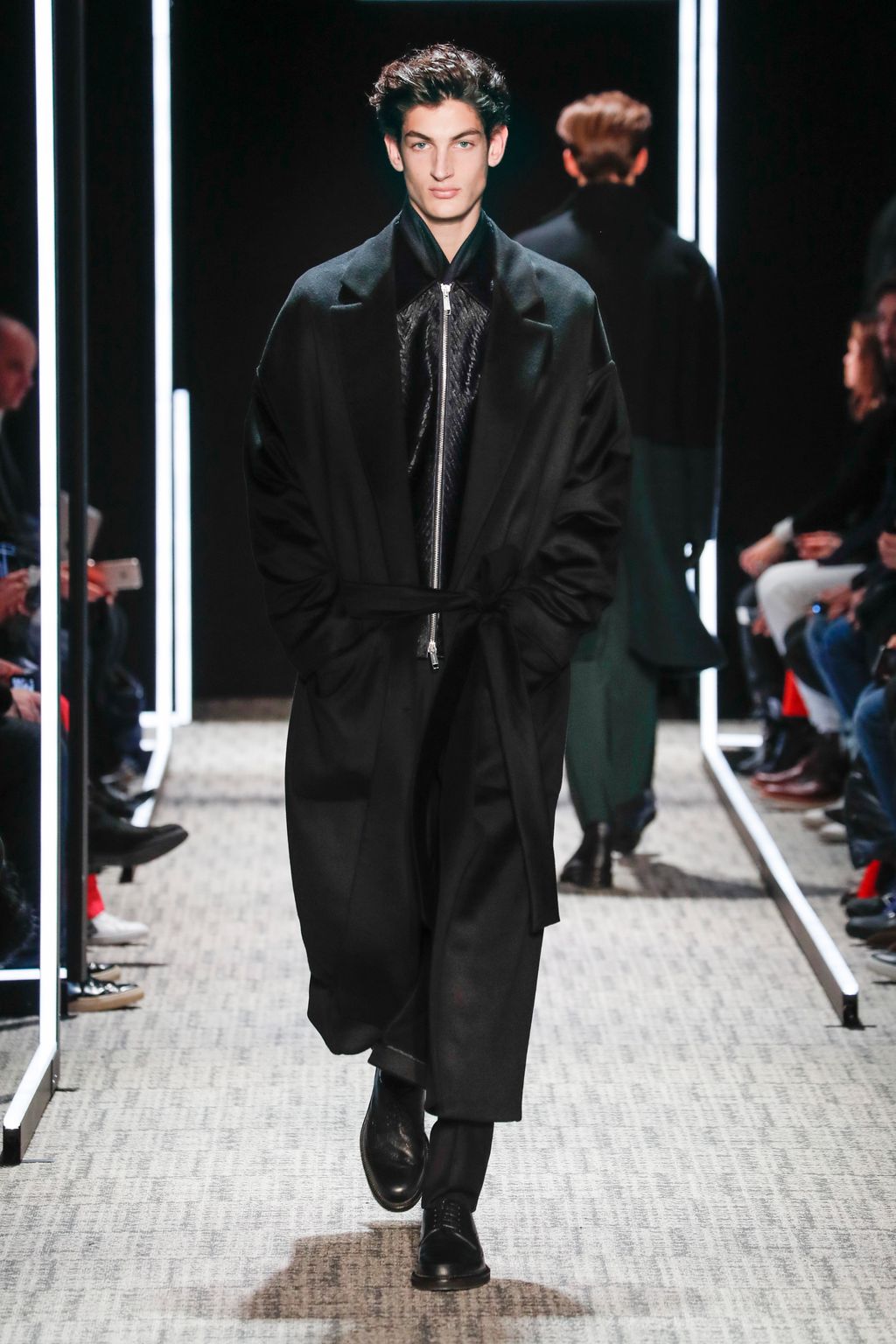 Fashion Week Paris Fall/Winter 2017 look 45 from the Cerruti 1881 collection menswear