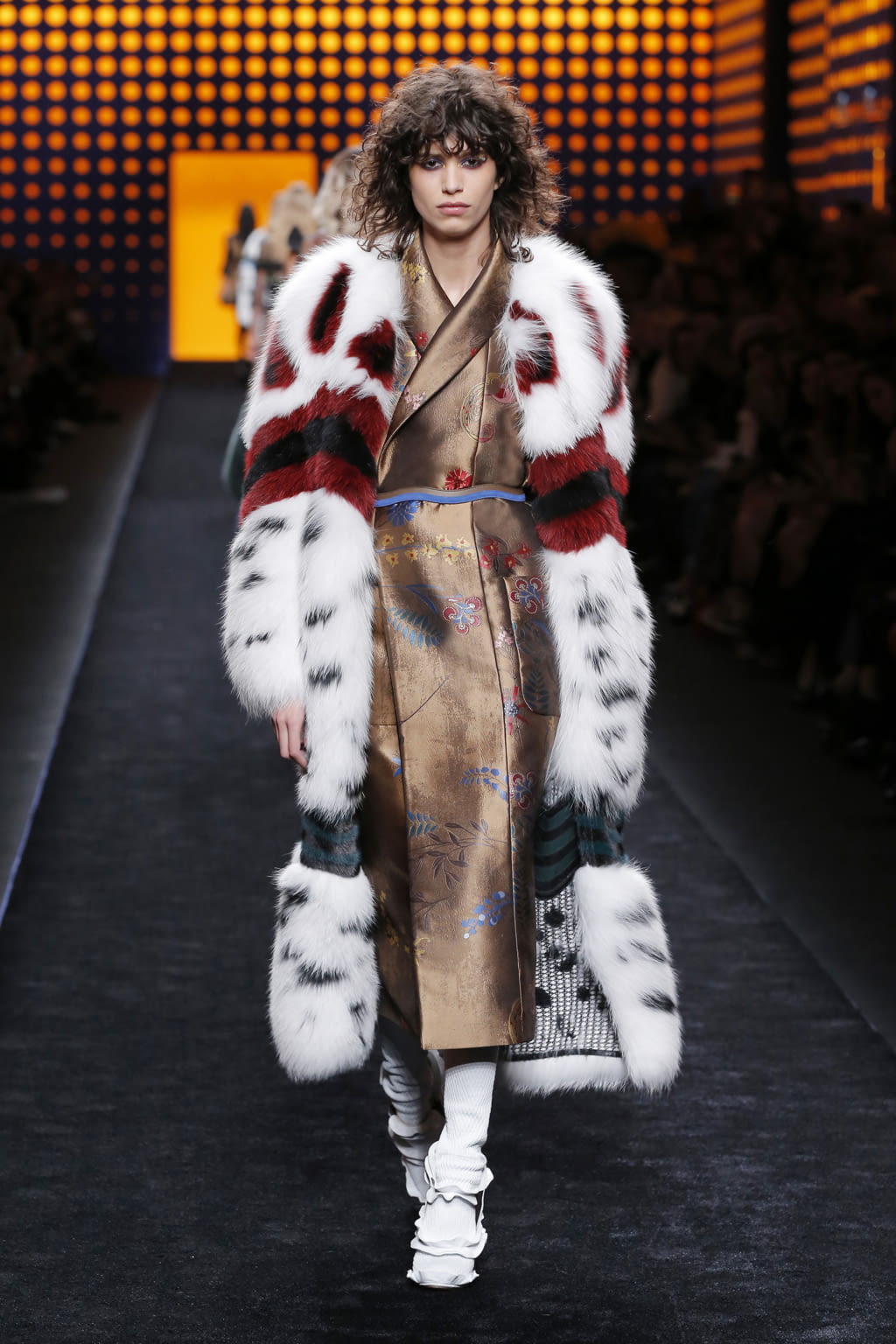 Fashion Week Milan Fall/Winter 2016 look 45 from the Fendi collection womenswear