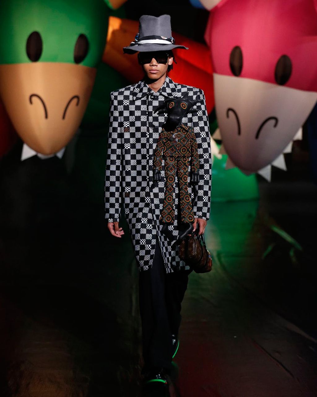 Fashion Week Paris Spring/Summer 2021 look 106 from the Louis Vuitton collection 男装