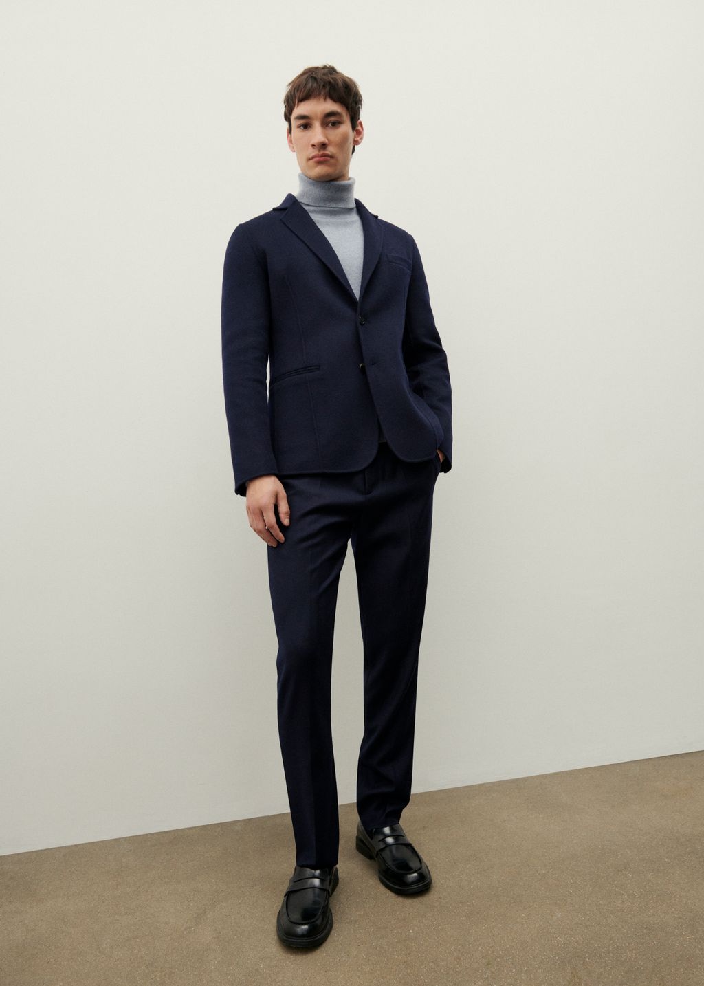 Fashion Week Paris Fall/Winter 2023 look 10 from the Eric Bompard collection menswear