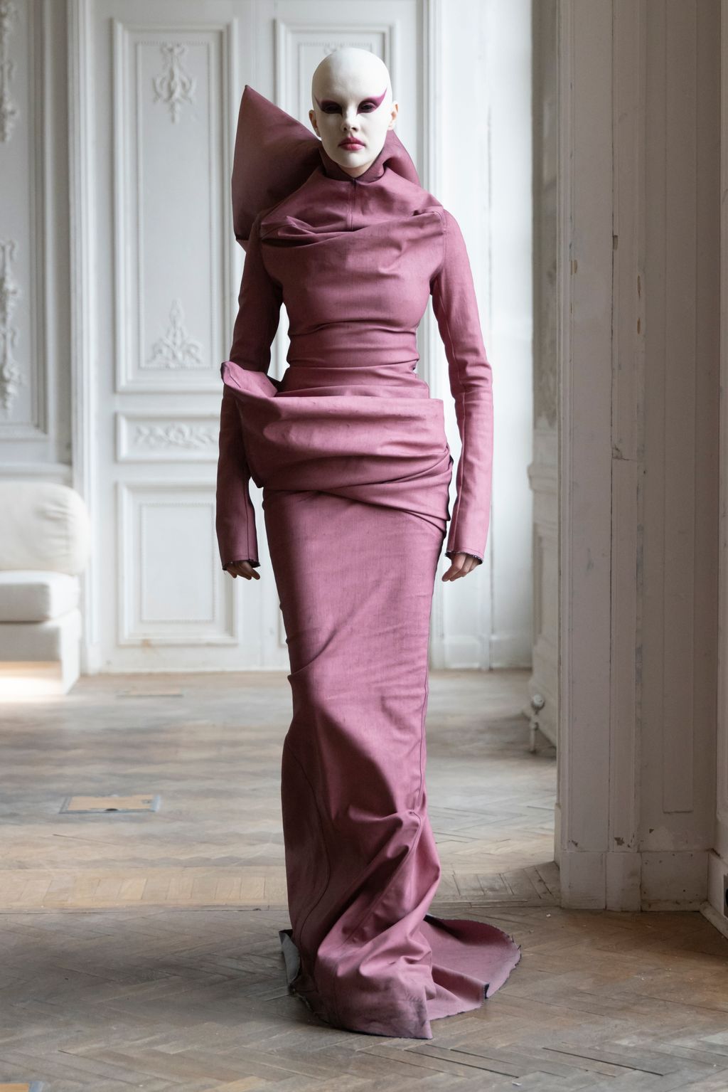 Fashion Week Paris Fall/Winter 2024 look 43 de la collection Rick Owens womenswear