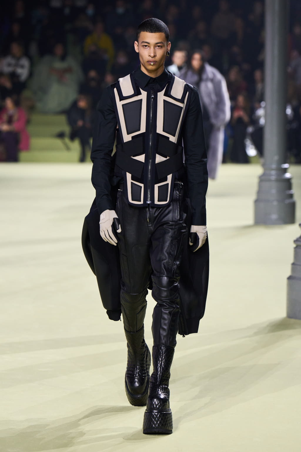 Fashion Week Paris Fall/Winter 2022 look 46 from the Balmain collection 女装