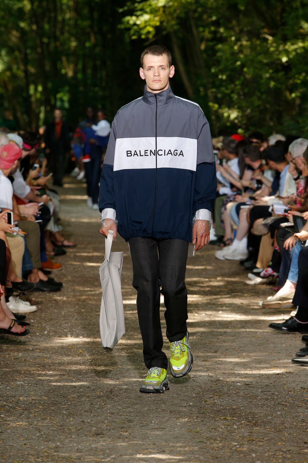 Fashion Week Paris Spring/Summer 2018 look 46 de la collection Balenciaga menswear