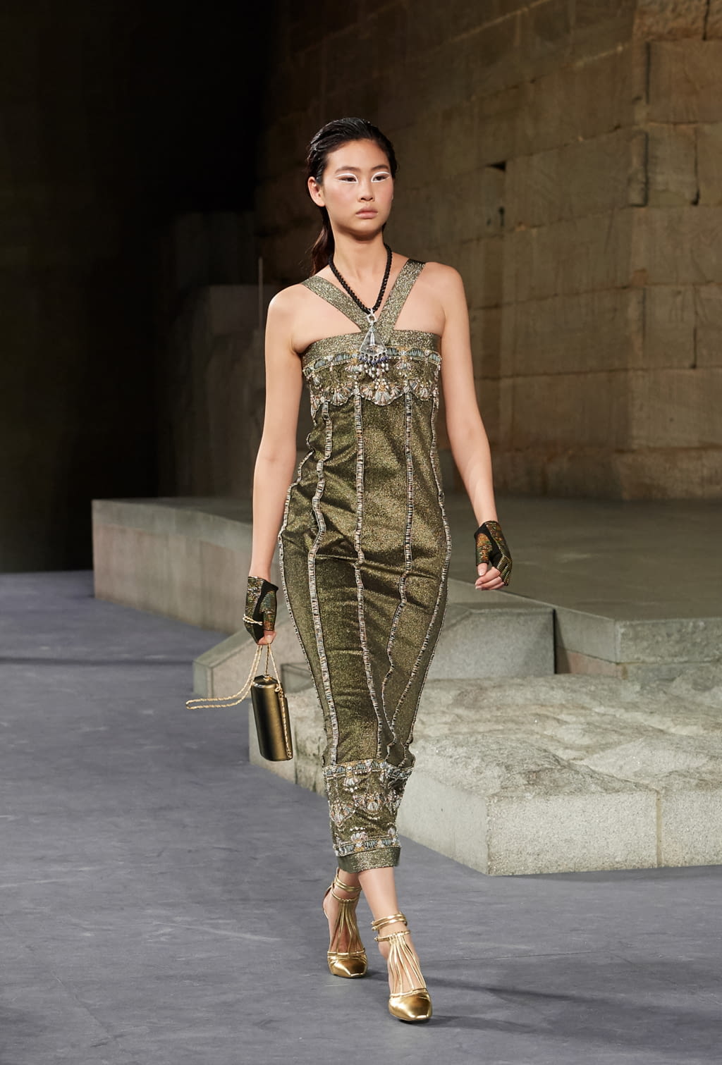 Fashion Week New York Pre-Fall 2019 look 46 from the Chanel collection womenswear