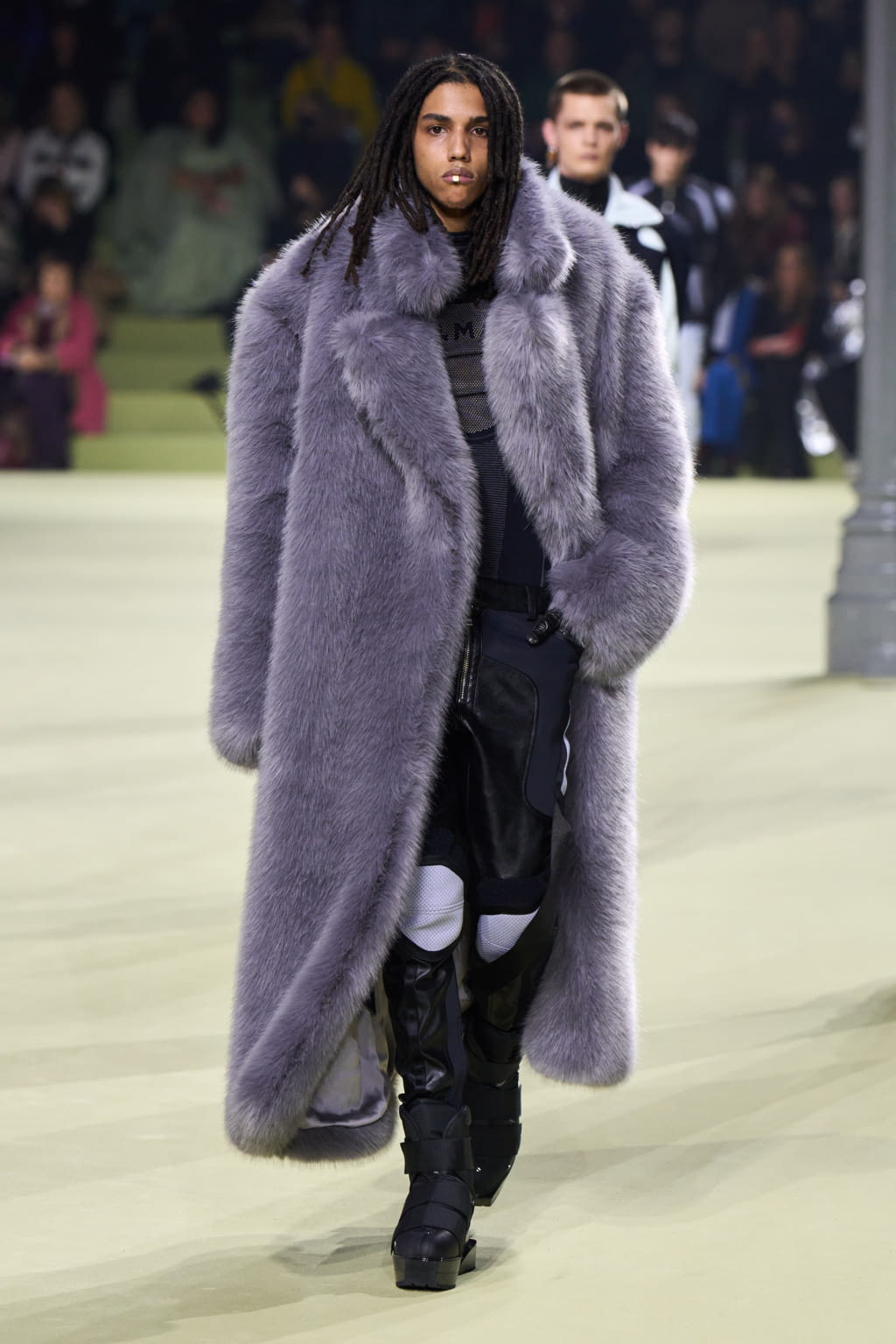 Fashion Week Paris Fall/Winter 2022 look 47 from the Balmain collection womenswear