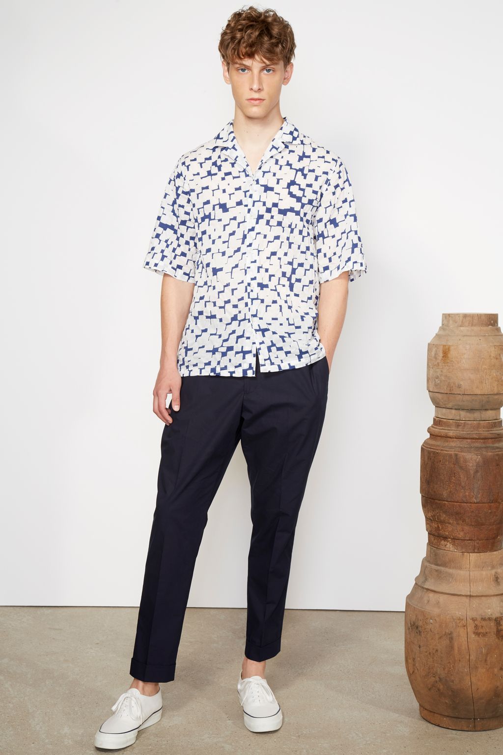 Fashion Week Paris Spring/Summer 2021 look 48 from the Officine Générale collection 男装