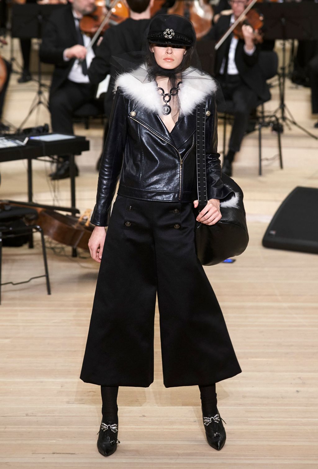Fashion Week Paris Pre-Fall 2018 look 47 from the Chanel collection 女装