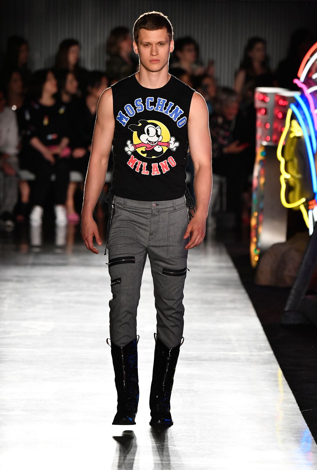 Fashion Week Milan Spring/Summer 2018 look 47 from the Moschino collection menswear
