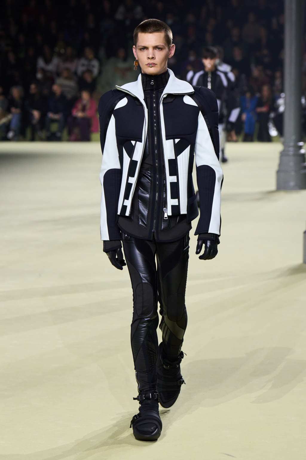 Fashion Week Paris Fall/Winter 2022 look 48 from the Balmain collection 女装