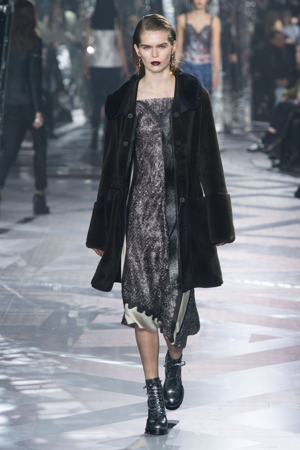 Fashion Week Paris Fall/Winter 2016 look 48 from the Louis Vuitton collection 女装