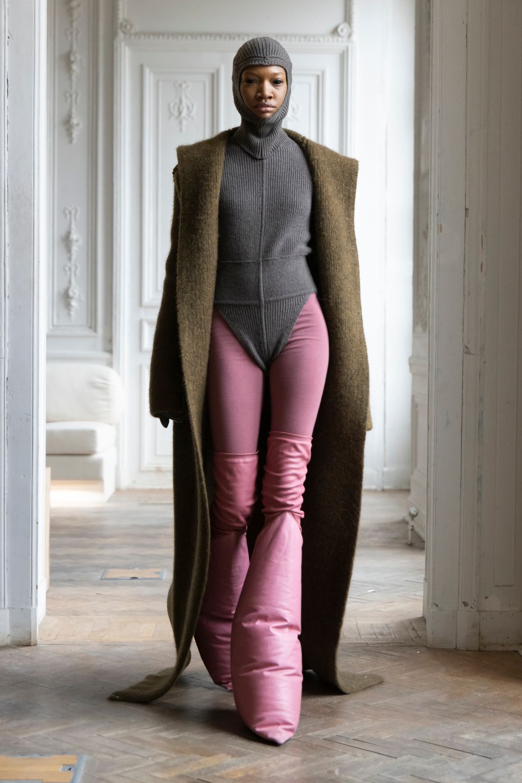 Fashion Week Paris Fall/Winter 2024 look 47 de la collection Rick Owens womenswear