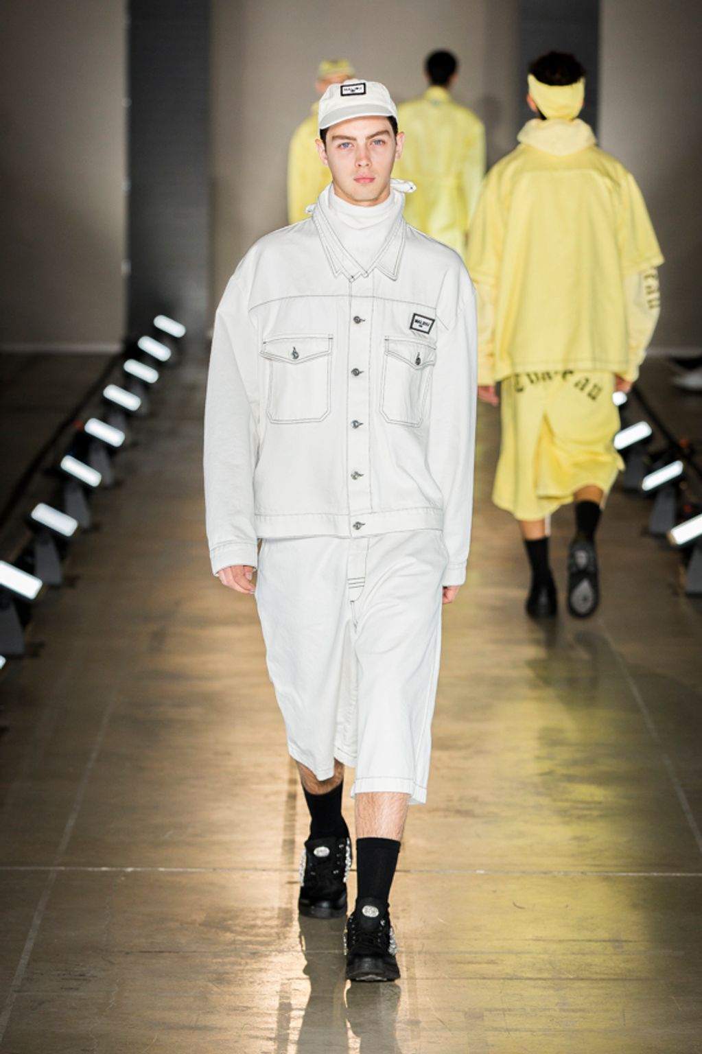 Fashion Week Milan Spring/Summer 2018 look 19 from the M1992 collection 男装