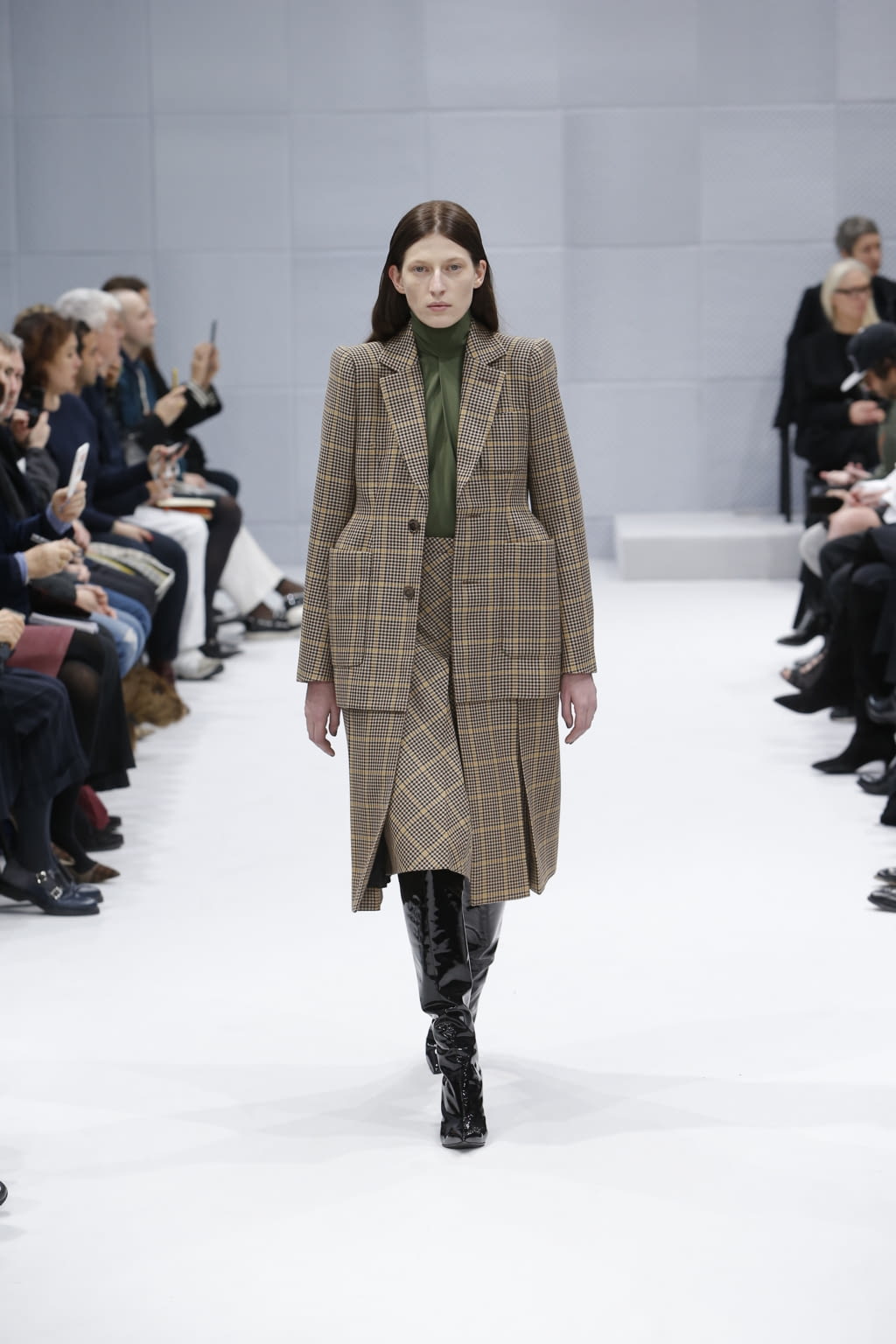 Fashion Week Paris Fall/Winter 2016 look 5 from the Balenciaga collection 女装